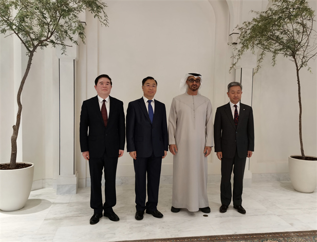 2022年12月，國(guó)藥集團(tuán)董事長(zhǎng)劉敬楨率領(lǐng)集團(tuán)生物醫(yī)藥合作代表團(tuán)出訪阿拉伯聯(lián)合酋長(zhǎng)國(guó)。阿拉伯聯(lián)合酋長(zhǎng)國(guó)總統(tǒng)穆罕默德在阿聯(lián)酋阿布扎比接見劉敬楨董事長(zhǎng)一行，并感謝國(guó)藥集團(tuán)為阿聯(lián)酋抗擊疫情所做的貢獻(xiàn).jpg