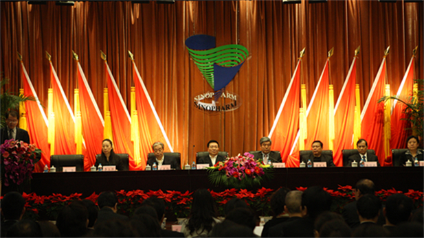 2010年12月，根據(jù)國(guó)務(wù)院國(guó)資委批準(zhǔn)的國(guó)藥集團(tuán)與中國(guó)出國(guó)人員服務(wù)總公司（簡(jiǎn)稱中出服）重組方案和國(guó)藥集團(tuán)總體發(fā)展戰(zhàn)略，由中出服、國(guó)藥外貿(mào)和中衛(wèi)合作共同組建中國(guó)國(guó)際醫(yī)藥衛(wèi)生公司（簡(jiǎn)稱國(guó)藥國(guó)際）。.png