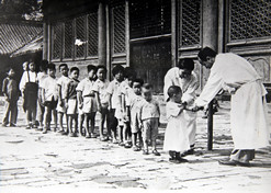 1950年初，位于天壇的中央防疫處（國藥集團中國生物北京生物制品研究所前身）為兒童接種疫苗