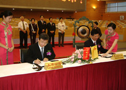 2004年6月，現(xiàn)代制藥在上交所上市