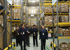 2020年1月24日，集團董事長、黨委書記劉敬楨和副總經(jīng)理胡建偉前往國藥控股所屬的國藥器械北京物流中心檢查。