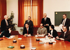 1978年，許文思帶領(lǐng)上海醫(yī)藥工業(yè)研究院代表團(tuán)在德國赫斯特公司考察。1994年許文思當(dāng)選首批中國工程院院士