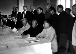 1982年，國藥外貿(mào)與瑞典法瑪西亞普強公司合資建立華瑞制藥有限公司。華瑞制藥是第一家中瑞合資企業(yè)。