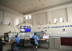 2020年2月，國藥東風總醫(yī)院使用高壓氧艙技術治療新冠肺炎。