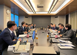 2023年12月19日至21日，劉敬楨一行與韓美藥品社長林珠賢、CEO樸宰賢等進(jìn)行座談交流