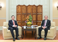 2024年2月26日，澳門特區(qū)行政長官賀一誠會(huì)見國藥集團(tuán)黨委書記、董事長劉敬楨一行，雙方就推動(dòng)大健康產(chǎn)業(yè)發(fā)展、橫琴粵澳深度合作區(qū)建設(shè)等議題交換意見