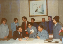 1982年，國藥外貿(mào)與百時美施貴寶公司合資建立中美上海施貴寶制藥有限公司，中美上海施貴寶是中國第一家中美合資制藥公司。