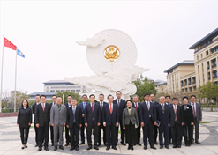 2024年2月26日，國藥集團(tuán)與澳門大學(xué)簽署戰(zhàn)略合作協(xié)議并就進(jìn)一步深化合作進(jìn)行會(huì)談。
